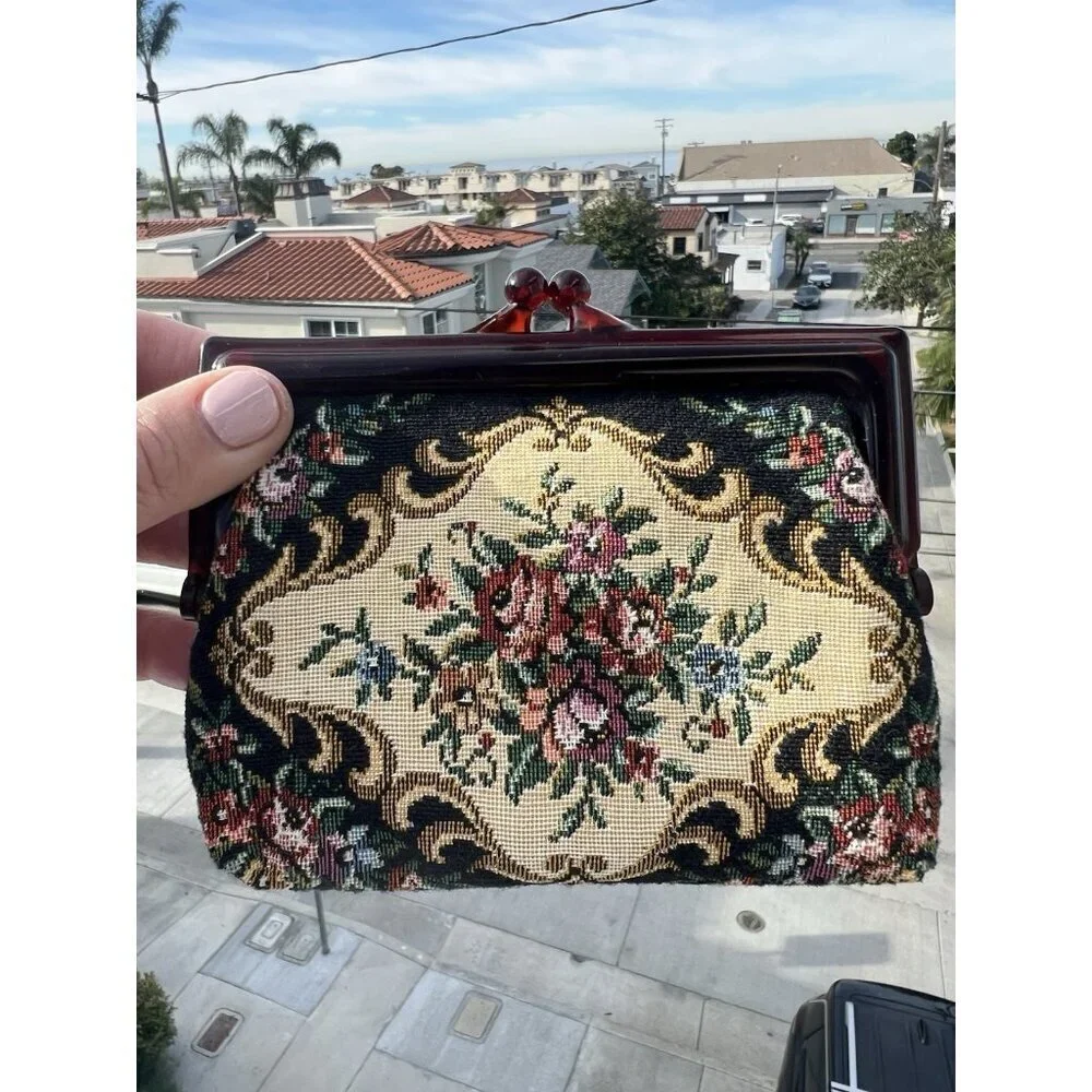 Vintage 70s Victorian Tapestry Hong Kong small kisslock tortoise wallet bag